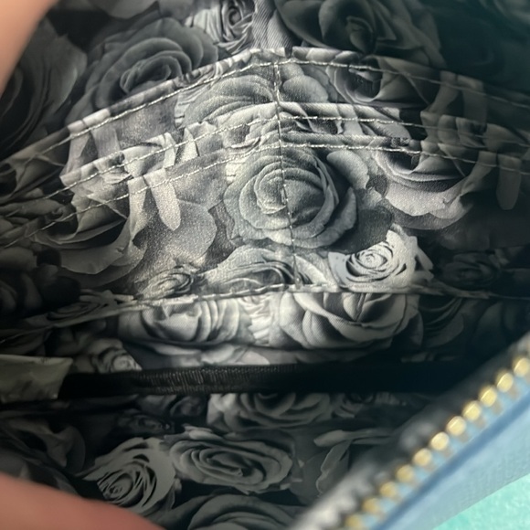 Purse with built in phone charger! - Picture 4 of 4